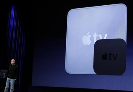 
Apple Chief Executive Steve Jobs speaks on stage showing the size difference of the redesigned Apple TV box at Apple's music-themed September media event in San Francisco, California September 1, 2010. REUTERS/Robert Galbraith
