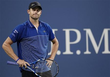 
Andy Roddick of the U.S. reacts to a call in the fourth set of his match against Janko Tipsarevic of Serbia during the U.S. Open tennis tournament in New York September 1, 2010. REUTERS/Shannon Stapleton
