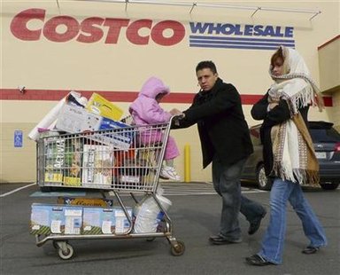 
Shoppers leave Costco in Fairfax, Virginia, January 7, 2010. REUTERS/Larry Downing
