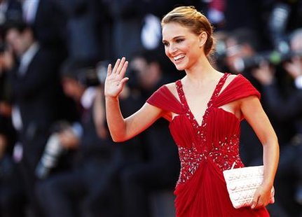 
Actress Natalie Portman waves during the "Black Swan" red carpet at the 67th Venice Film Festival September 1, 2010. REUTERS/Tony Gentile
