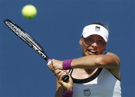 
Vera Zvonareva of Russia plays a shot to Sabine Lisicki of Germany during the U.S. Open tennis tournament in New York September 2, 2010. REUTERS/Kevin Lamarque
