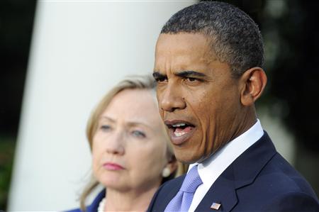 
President Barack Obama is flanked by Secretary of State Hillary Clinton (L) as he makes comments on the Middle East Peace process in the Rose Garden at the White House in Washington, September 1, 2010. REUTERS/Jonathan Ernst
