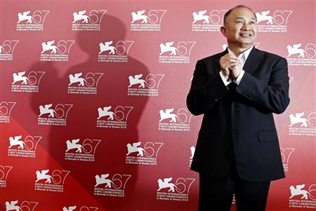 Director John Woo poses during a photocall at the 67th Venice Film Festival September 3, 2010. REUTERS/Tony Gentile
Director John Woo poses during a photocall at the 67th Venice Film Festival September 3, 2010. REUTERS/Tony Gentile