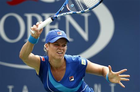 
Kim Clijsters of Belgium plays against Petra Kvitova of the Czech Republic during the U.S. Open tennis tournament in New York, September 3, 2010. REUTERS/Kevin Lamarque
