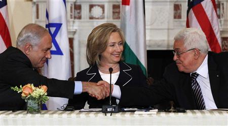 
Israeli Prime Minister Benjamin Netanyahu (L) shakes hands with Palestinian President Mahmoud Abbas (R) as U.S. Secretary of State Hillary Clinton looks on at the State Department in Washington September 2, 2010. REUTERS/Jim Young
