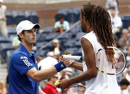 
Andy Murray of Britain (L) is congratulated by Dustin Brown after their match during the U.S. Open tennis tournament in New York, September 3, 2010. REUTERS/Kevin Lamarque
