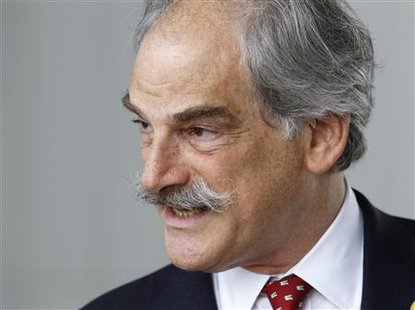
John Lipsky, the International Monetary Fund's first deputy managing director, answers a reporter's question after the meeting of G20 finance and central bank deputies in Gwangju, south of Seoul, September 5, 2010. REUTERS/Lee Jae-Won
