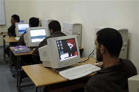 
Inmates participate in a computer workshop in Al-Mwaqqar Rehabilitation and Correctional Centre near Amman, Jordan, November 4, 2009. REUTERS/Ali Jarekji
