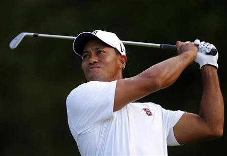 
Tiger Woods of the United States tees off on the first hole during the second round of the Deutsche Bank Championship golf tournament in Norton, Massachusetts September 4, 2010. REUTERS/Adam Hunger
