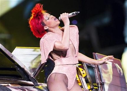 
Singer Rihanna performs at Madison Square Garden in New York August 12, 2010. REUTERS/Lucas Jackson
