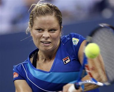 
Kim Clijsters of Belgium hits a return to Samantha Stosur of Australia during the U.S. Open tennis tournament in New York September 7, 2010. REUTERS/Mike Segar
