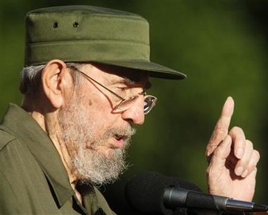 
Former Cuban leader Fidel Castro speaks during a meeting with students at Havana's University September 3, 2010. REUTERS/Desmond Boylan
