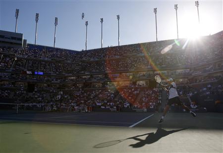 
Novak Djokovic of Serbia hits a return to Gael Monfils of France during the US Open tennis tournament in New York, September 8, 2010. REUTERS/Jessica Rinaldi
