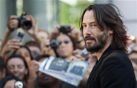 
Actor Keanu Reeves arrives at the film screening for "The Private Lives of Pippa Lee" during the 34th Toronto International Film Festival, September 15, 2009. The festival runs from September 10-19. REUTERS/Mark Blinch
