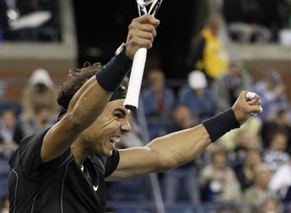 
Rafael Nadal of Spain celebrates his victory against compatriot Fernando Verdasco during the U.S. Open tennis tournament in New York, September 9, 2010. REUTERS/Shannon Stapleton
