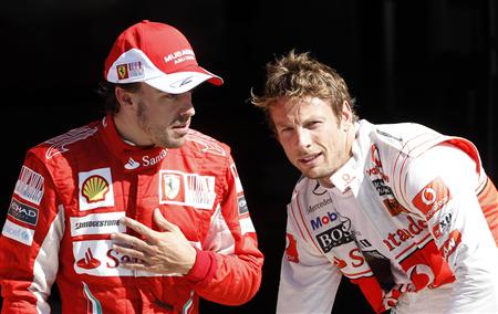 Ferrari Formula One driver Fernando Alonso (L) of Spain talks with McLaren Formula One driver Jenson Button of Britain after getting the pole position for the Italian F1 Grand Prix at the Monza circuit September 11, 2010. REUTERS/Stefano Rellandini
Ferrari Formula One driver Fernando Alonso (L) of Spain talks with McLaren Formula One driver Jenson Button of Britain after getting the pole position for the Italian F1 Grand Prix at the Monza circuit September 11, 2010. REUTERS/Stefano Rellandini