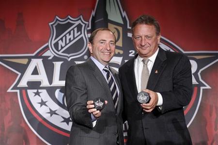 NHL commissioner Gary Bettman (L) and Ottawa Senators owner Eugene Melnyk pose after announcing Ottawa will host the 2012 NHL All-Star game in Ottawa September 15, 2010. REUTERS/Chris Wattie
NHL commissioner Gary Bettman (L) and Ottawa Senators owner Eugene Melnyk pose after announcing Ottawa will host the 2012 NHL All-Star game in Ottawa September 15, 2010. REUTERS/Chris Wattie