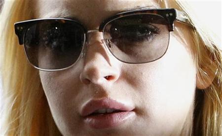 
Actress Lindsay Lohan arrives at the Beverly Hills Municipal Courthouse July 20, 2010, to surrender for a 90-day jail sentence for violating the terms of her probation on drunk driving charges by missing alcohol education classes in Beverly Hills, California. REUTERS/Danny Moloshok

