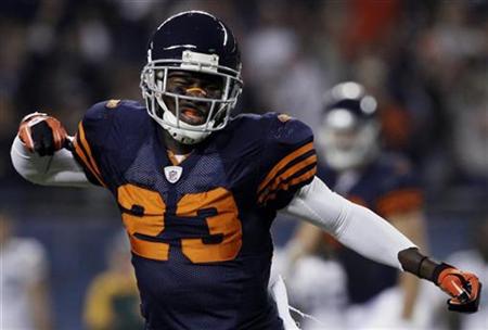 Chicago Bears wide receiver Devin Hester (23) reacts after an incomplete pass during the first quarter of their NFL game against the Green Bay Packers in Chicago, September 27, 2010. REUTERS/John Gress
Chicago Bears wide receiver Devin Hester (23) reacts after an incomplete pass during the first quarter of their NFL game against the Green Bay Packers in Chicago, September 27, 2010. REUTERS/John Gress