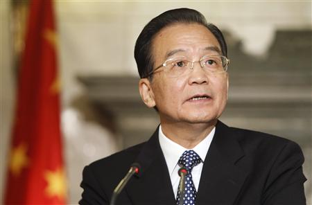 Visiting Chinese Premier Wen Jiabao addresses reporters during a news conference in Athens October 2, 2010. REUTERS/John Kolesidis
Visiting Chinese Premier Wen Jiabao addresses reporters during a news conference in Athens October 2, 2010. REUTERS/John Kolesidis