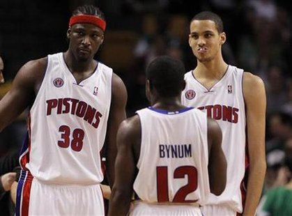 
Detroit Pistons Kwame Brown (38), Will Bynum (12) and Austin Daye wait on the court during a timeout in the second half of their NBA basketball game against the Boston Celtics in Boston, Massachusetts March 15, 2010. REUTERS/Brian Snyder
