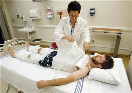 Nurse researcher Marian Leary (top) applies a cooling wrap on research assistant David Fried during a body cooling for trauma patients demonstration at the Hospital of the University of Pennsylvania in Philadelphia, Pennsylvania, in this June 3, 2010 file photo. REUTERS/Tim Shaffer/File
Nurse researcher Marian Leary (top) applies a cooling wrap on research assistant David Fried during a body cooling for trauma patients demonstration at the Hospital of the University of Pennsylvania in Philadelphia, Pennsylvania, in this June 3, 2010 file photo. REUTERS/Tim Shaffer/File