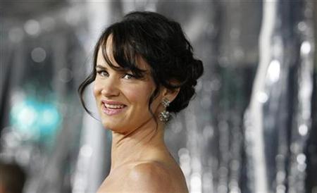 Cast member Juliette Lewis poses at the premiere of "Conviction" at the Samuel Goldwyn theatre in Beverly Hills, California October 5, 2010. REUTERS/Mario Anzuoni
Cast member Juliette Lewis poses at the premiere of "Conviction" at the Samuel Goldwyn theatre in Beverly Hills, California October 5, 2010. REUTERS/Mario Anzuoni