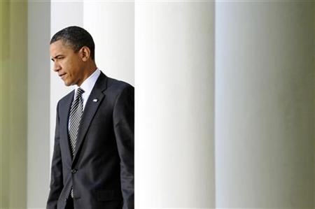 President Barack Obama walks to his lectern to make a statement on Wall Street reform in the Rose Garden at the White House in Washington, May 20, 2010. REUTERS/Jonathan Ernst
President Barack Obama walks to his lectern to make a statement on Wall Street reform in the Rose Garden at the White House in Washington, May 20, 2010. REUTERS/Jonathan Ernst