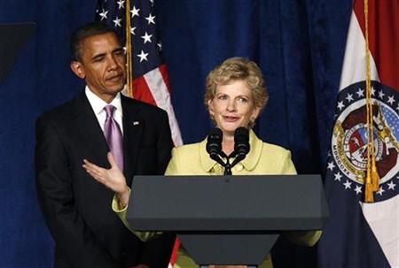 President Barack Obama is introduced to speak at a fund raiser for Missouri Secretary of State Robin Carnahan (R) in Kansas City, Missouri July 8, 2010. REUTERS/Kevin Lamarque
President Barack Obama is introduced to speak at a fund raiser for Missouri Secretary of State Robin Carnahan (R) in Kansas City, Missouri July 8, 2010. REUTERS/Kevin Lamarque