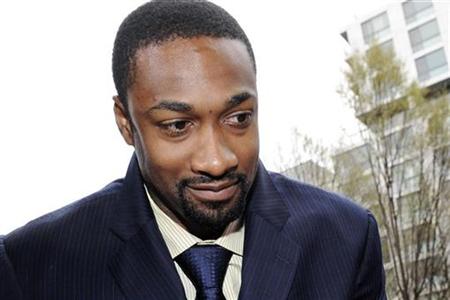 Gilbert Arenas, All-Star guard for the Washington Wizards of the NBA, smiles after signing an autograph as he arrived to be sentenced on firearms charges for bringing guns into the team's locker room, at Superior Court in Washington, March 26, 2010.REUTERS/Jonathan Ernst
Gilbert Arenas, All-Star guard for the Washington Wizards of the NBA, smiles after signing an autograph as he arrived to be sentenced on firearms charges for bringing guns into the team's locker room, at Superior Court in Washington, March 26, 2010.REUTERS/Jonathan Ernst