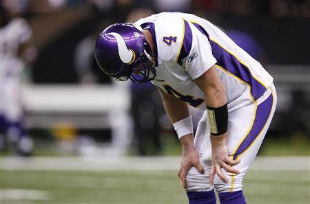 Minnesota Vikings quarterback Brett Favre puts his head down while his team plays the New Orleans Saints during the fourth quarter of the NFL's NFC Championship football game in New Orleans, Louisiana, January 24, 2010. REUTERS/Sean Gardner
Minnesota Vikings quarterback Brett Favre puts his head down while his team plays the New Orleans Saints during the fourth quarter of the NFL's NFC Championship football game in New Orleans, Louisiana, January 24, 2010. REUTERS/Sean Gardner