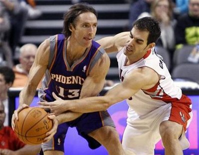 Toronto Raptors guard Jose Calderon tries to strip the ball away from Phoenix Suns guard Steve Nash (L) during the first half of their NBA pre-season game in Toronto October 17, 2010. REUTERS/Mike Cassese
Toronto Raptors guard Jose Calderon tries to strip the ball away from Phoenix Suns guard Steve Nash (L) during the first half of their NBA pre-season game in Toronto October 17, 2010. REUTERS/Mike Cassese