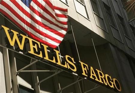




A U.S. flag flies above Wells Fargo &amp; Co headquarters in San Francisco, California, April 22, 2009. REUTERS/Robert Galbraith

