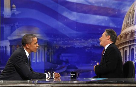 U.S. President Barack Obama speaks with Jon Stewart during a break in the taping of an interview for the Daily Show in Washington, October 27, 2010. REUTERS/Jim Young
U.S. President Barack Obama speaks with Jon Stewart during a break in the taping of an interview for the Daily Show in Washington, October 27, 2010. REUTERS/Jim Young