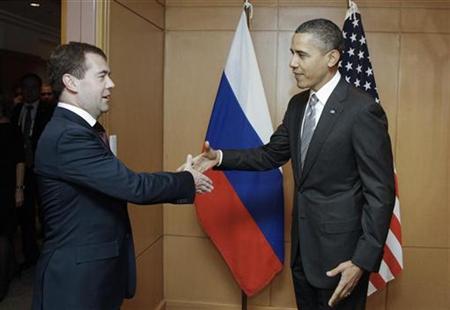 
President Barack Obama (R) meets Russia's President Dmitry Medvedev at the APEC Summit in Yokohama November 14, 2010. REUTERS/Dmitry Astakhov/RIA Novosti/Kremlin
