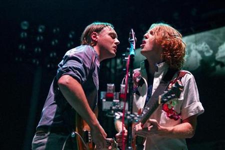 Guitarist Richard Parry (R) and singer Win Butler of Canadian band Arcade Fire perform at Madison Square Garden in New York August 4, 2010. REUTERS/Lucas Jackson
Guitarist Richard Parry (R) and singer Win Butler of Canadian band Arcade Fire perform at Madison Square Garden in New York August 4, 2010. REUTERS/Lucas Jackson