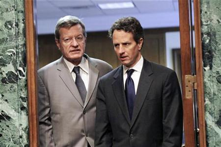 
Treasury Secretary Timothy Geithner (R) arrives with committee chairman Sen. Max Baucus (L) (D-MT) to testify about U.S. economic policy towards China during a hearing of the Senate Finance Committee on Capitol Hill in Washington, June 10, 2010. REUTERS/Molly Skipper
