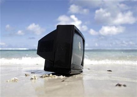 A television sits at the water's edge at the tsunami destroyed village of Saleapaga on Samoa's southern coast October 2, 2009. REUTERS/Tim Wimborne
A television sits at the water's edge at the tsunami destroyed village of Saleapaga on Samoa's southern coast October 2, 2009. REUTERS/Tim Wimborne