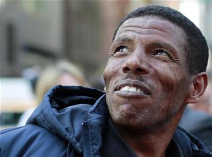 Ethiopian runner Haile Gebrselassie speaks to members of the press in New York's Times Square, March 19, 2010. REUTERS/Brendan McDermid
Ethiopian runner Haile Gebrselassie speaks to members of the press in New York's Times Square, March 19, 2010. REUTERS/Brendan McDermid