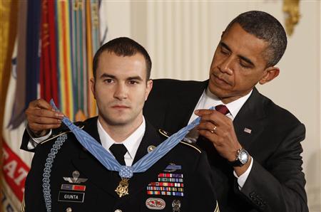 President Barack Obama awards Army Staff Sergeant Salvatore Giunta the Medal of Honor for conspicuous gallantry during a ceremony at the White House in Washington November 16, 2010. REUTERS/Kevin Lamarque
President Barack Obama awards Army Staff Sergeant Salvatore Giunta the Medal of Honor for conspicuous gallantry during a ceremony at the White House in Washington November 16, 2010. REUTERS/Kevin Lamarque