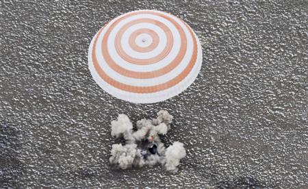 The Soyuz TMA-19 spacecraft lands near the town of Arkalyk in northern Kazakhstan November 26, 2010. The spacecraft manned by commander Fyodor Yurichikhin and NASA's Douglas Wheelock and Shannon Walker landed safely in Kazakhstan on Friday. REUTERS/Shamil Zhumatov
The Soyuz TMA-19 spacecraft lands near the town of Arkalyk in northern Kazakhstan November 26, 2010. The spacecraft manned by commander Fyodor Yurichikhin and NASA's Douglas Wheelock and Shannon Walker landed safely in Kazakhstan on Friday. REUTERS/Shamil Zhumatov