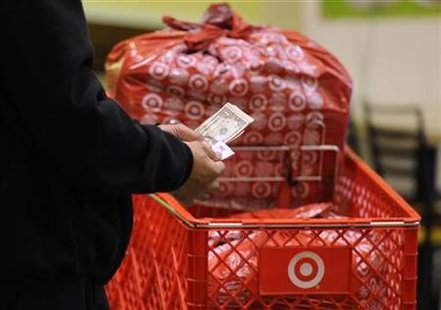 A shopper studies a receipt during Black Friday sales at the Eagle Rock Plaza in the Eagle Rock area of Los Angeles November 26, 2010. REUTERS/Phil McCarten
A shopper studies a receipt during Black Friday sales at the Eagle Rock Plaza in the Eagle Rock area of Los Angeles November 26, 2010. REUTERS/Phil McCarten