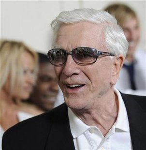 Leslie Nielsen, a cast member in "Superhero Movie," arrives at the premiere of the film in Los Angeles, March 27, 2008. REUTERS/Chris Pizzello
Leslie Nielsen, a cast member in "Superhero Movie," arrives at the premiere of the film in Los Angeles, March 27, 2008. REUTERS/Chris Pizzello