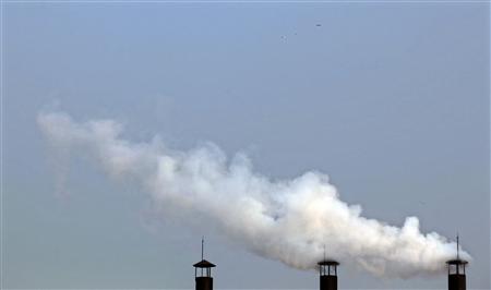 
Smoke billows from chimneys of a heating plant in Beijing, November 23, 2010. Almost 200 nations meet in Mexico beginning Monday to try to agree on modest steps to slow climate change, a U.N. gathering overshadowed by strains between the top two emitters, the United States and China. Picture taken November 23, 2010. REUTERS/Petar Kujundzic
