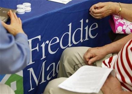 
A couple listens as a representative from Freddie Mac talks to them about a loan modification for their home at the National Urban League's Economic Empowerment Tour in Dallas, Texas June 13, 2009. REUTERS/Jessica Rinaldi
