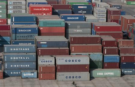 A worker rides his bicycle past shipping containers at the Longtan port in Nanjing, Jiangsu province December 10, 2010. China's imports and exports were much stronger than expected in November, robust numbers that could clear the way for the central bank to raise interest rates as soon as this weekend. REUTERS/Sean Yong
A worker rides his bicycle past shipping containers at the Longtan port in Nanjing, Jiangsu province December 10, 2010. China's imports and exports were much stronger than expected in November, robust numbers that could clear the way for the central bank to raise interest rates as soon as this weekend. REUTERS/Sean Yong