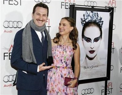 Director Darren Aronofsky (L) and cast member Natalie Portman pose together before a screening of the film "Black Swan" at the closing night gala of AFI Fest 2010 in Hollywood, California November 11, 2010. REUTERS/Danny Moloshok
Director Darren Aronofsky (L) and cast member Natalie Portman pose together before a screening of the film "Black Swan" at the closing night gala of AFI Fest 2010 in Hollywood, California November 11, 2010. REUTERS/Danny Moloshok