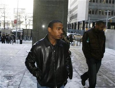 Rapper Ja-Rule arrives at Manhattan Criminal Court for a hearing in New York March 4, 2009. REUTERS/Lucas Jackson
Rapper Ja-Rule arrives at Manhattan Criminal Court for a hearing in New York March 4, 2009. REUTERS/Lucas Jackson