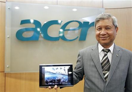 
Acer's Chairman J.T. Wang poses with the new 10-inch Acer tablet PC after an interview with Reuters in Taipei December 14, 2010. Acer, the world's No.2 PC vendor, expects its China operations to make up more than 20 percent of its total sales in five years, helped by new tablet PCs and an alliance with China's Founder Technology. REUTERS/Pichi Chuang
