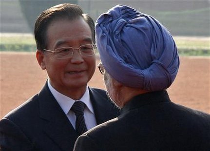 Chinese Premier Wen Jiabao (L) talks to India's Prime Minister Manmohan Singh during Wen's ceremonial reception at the presidential palace in New Delhi December 16, 2010. Wen began a visit to India on Wednesday, pledging to improve market access for Indian companies and insisting the world was big enough for both Asian giants to prosper as partners. REUTERS/B Mathur
Chinese Premier Wen Jiabao (L) talks to India's Prime Minister Manmohan Singh during Wen's ceremonial reception at the presidential palace in New Delhi December 16, 2010. Wen began a visit to India on Wednesday, pledging to improve market access for Indian companies and insisting the world was big enough for both Asian giants to prosper as partners. REUTERS/B Mathur